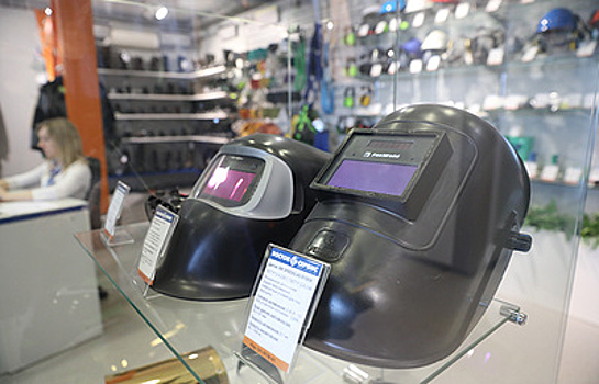 "Умные" каски вместо молока за вредность: как россиян защищают от опасных условий труда