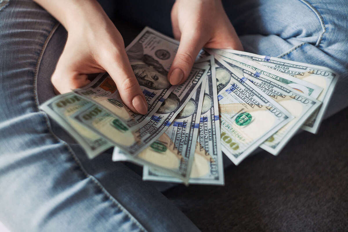 Невидимую скульптуру итальянского художника приобрели за за $18 тысяч
