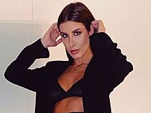 Кети Топурия показала дерзкий образ с пышным сарафаном и армейскими берцами