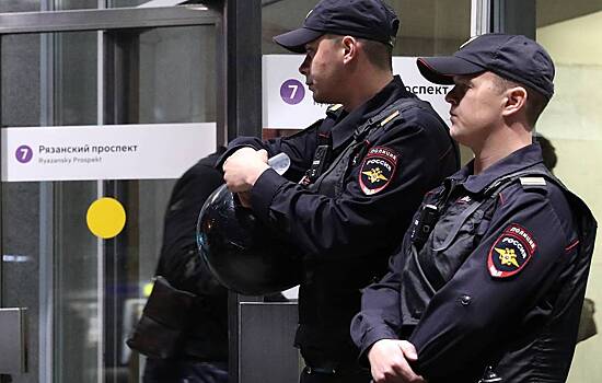 Раненный в метро Москвы полицейский пришел в себя