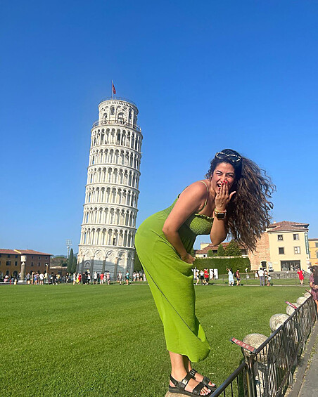 Сооружение начало наклоняться еще во время строительства.