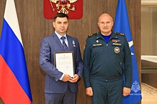 Глава Росздравнадзора получил медаль за спасение стюардессы