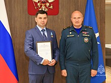 Глава Росздравнадзора получил медаль за спасение стюардессы