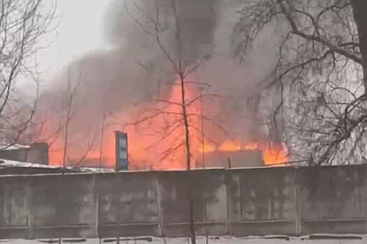 МЧС: возгорание в здании автосервиса в Петербурге полностью ликвидировали