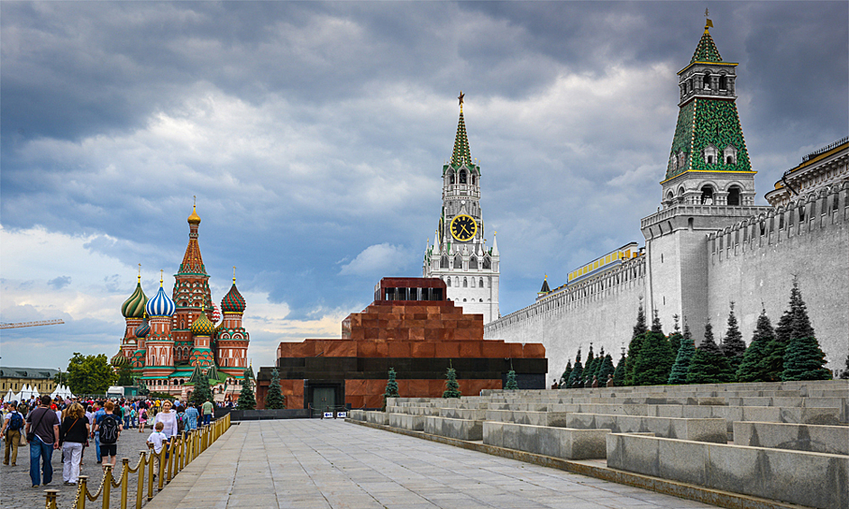   Бизнесмен предложил перекрасить Кремлевскую стену в белый цвет, "чтобы показать зубы". Об этом сообщает телеканал «Царьград». 