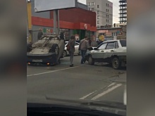 «Выезжал со двора»: в центре Челябинска перевернулась легковушка