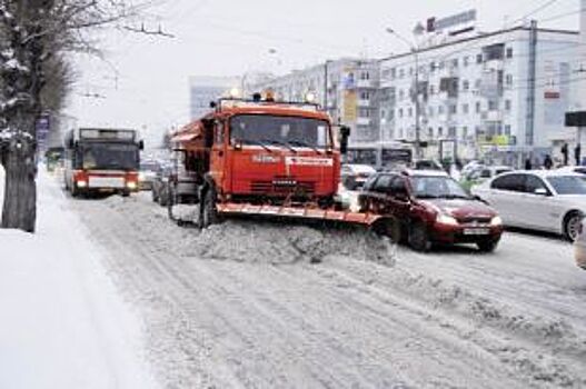 Снегоуборщик снес кузов маршрутки на проспекте Королева