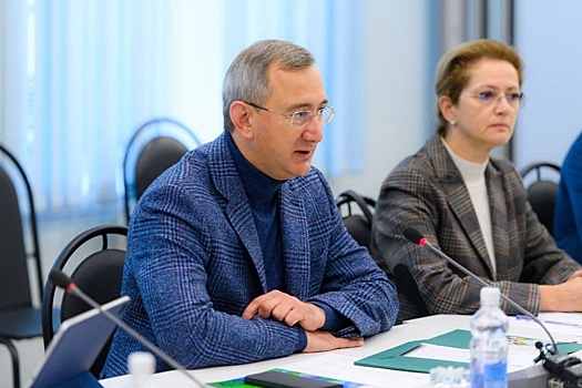 Шапша устроил разнос чиновникам за новогодние подарки