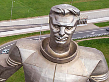 В Москве начали реставрировать памятник Юрию Гагарину