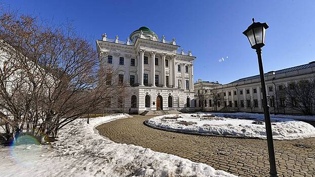 Автомобильное движение перекрыли на ряде улиц в центре Москвы