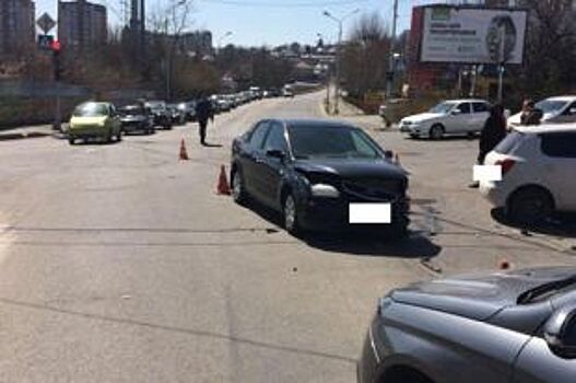 Škoda и Ford устроили ДТП на перекрёстке Ставрополя