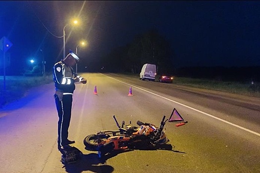 В Свердловской области фургон сбил подростка на питбайке