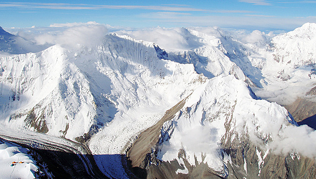 Шесть альпинистов доставлены с пика Коммунизма в Душанбе