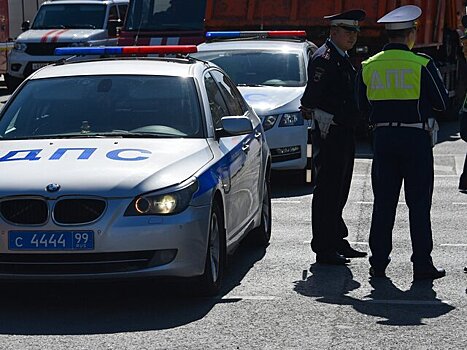 Движение транспорта ограничили на СВХ в Москве из-за столкновения 17 машин