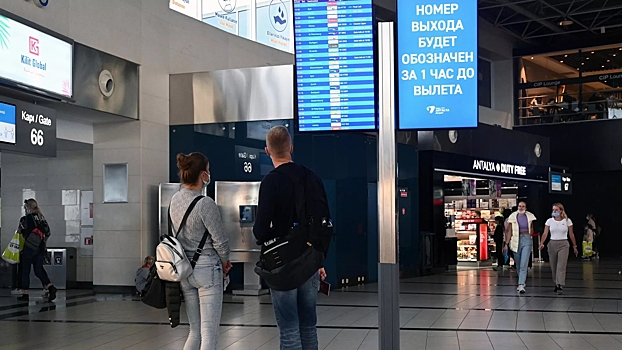 Оставленную в аэропорту Антальи девочку вернули в Россию