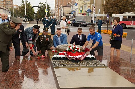 Ветеран Иностранного легиона возложил цветы на могилу Неизвестного солдата