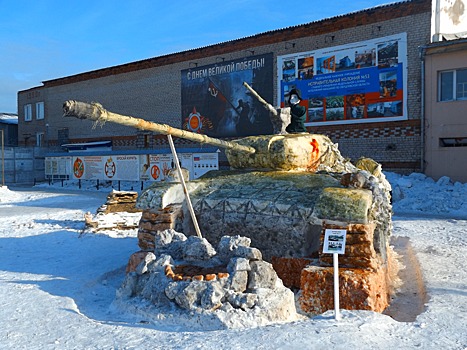 «World of tanks» за колючей проволокой: уральские заключённые слепили из снега боевые машины