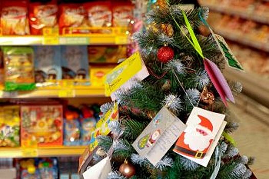 В свердловских магазинах «Пятёрочка» появились «Ёлки желаний»
