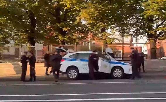 Полицейский автомобиль сбил пешеходов в центре российского города