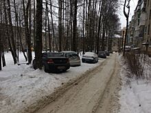 Десятки костромичей отменили штрафы за парковку на газоне