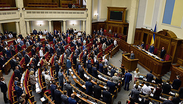 Прежде чем вступать в ЕС и НАТО, надо решить свои проблемы, заявил депутат