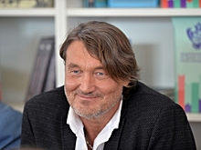 «Гений и злодейство»: Писатель Отрошенко о секретах спектакля «Кто убил Симон-Деманш»