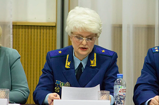 Обвиняемая в коррупции экс-зампрокурора Новосибирской области Кузьменок добровольно явилась в СК