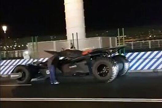 На улицах Петербурга заметили автомобиль Бэтмена