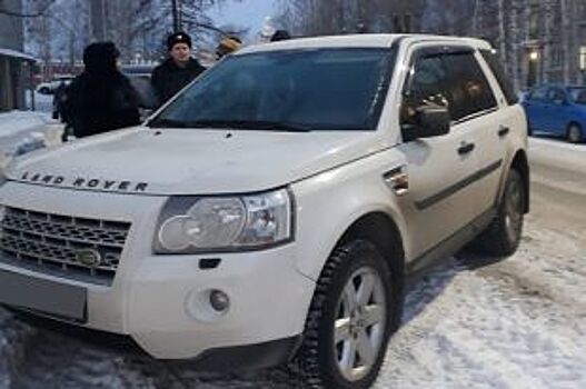 Судебные приставы хитростью отобрали автомобиль у жителя Урала