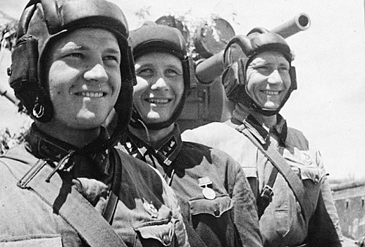 Кем в реальной жизни были герои песни «Три танкиста…»