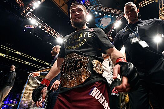 Хабиб Нурмагомедов — Эл Яквинта, UFC 223, Хабиб стал чемпионом UFC, нападение Макгрегора на автобус, Тони Фергюсон