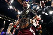 Хабиб Нурмагомедов — Эл Яквинта, UFC 223, Хабиб стал чемпионом UFC, нападение Макгрегора на автобус, Тони Фергюсон
