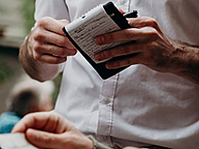 Туристок обманом завлекли в ресторан и заставили оплатить «астрономический» счет