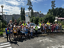 В Липецке полицейские и общественники в игровой форме напомнили дошколятам о важности соблюдения ПДД