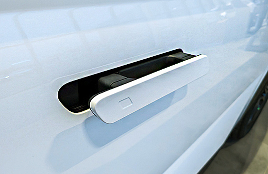 В Китае запрещают использовать электрические выдвижные ручки в автомобильных дверцах