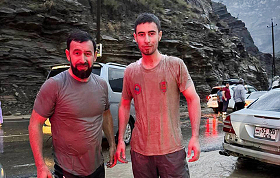 Жители Дагестана просят наградить двух мужчин, спасших семью из семи человек