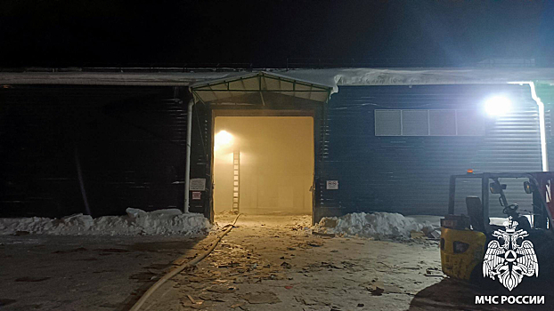 В Кузбассе загорелось складское здание