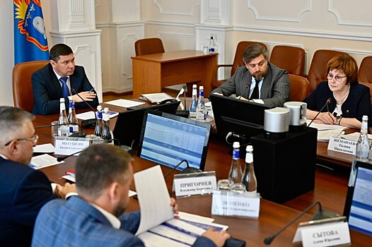 Евгений Первышов поручил актуализировать сметы ремонта и строительства объектов по нацпроектам в 2026-2027 годах