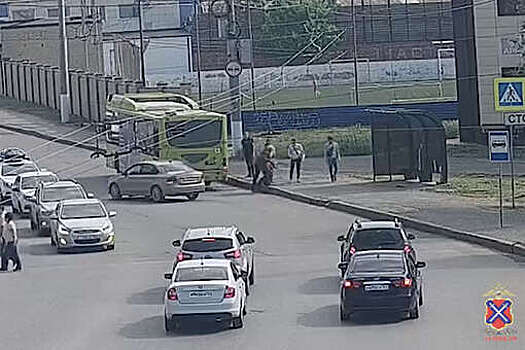 В Волгограде автобус сбил вышедшего из него пенсионера