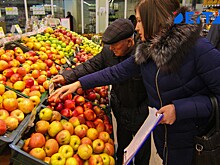 Россияне идут на риск, оплачивая продукты на рынке переводом на карту