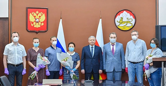 Благодарственные письма от главы Северной Осетии получили специалисты ГКБ им. Вересаева из САО