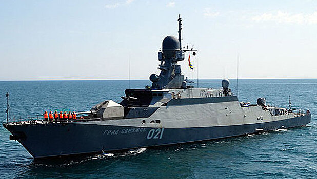 Ракетные корабли Каспийской флотилии вышли на учения