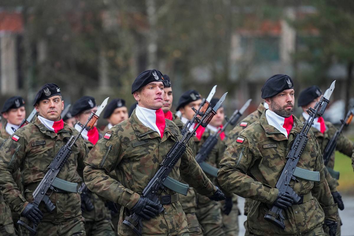 В Польше назвали ошибкой отказ Варшавы направлять войска на Украину