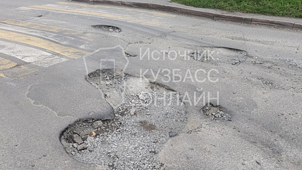Выбоины образовались на дорогах в Кемерове
