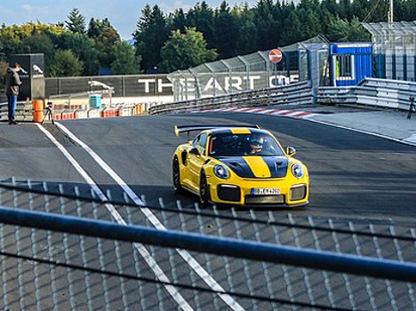 Porsche 911 стал претендентом на абсолютный рекорд Нюрбургринга