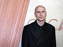 Юру Борисова перепутали с композитором «Бруталиста» на красной дорожке «Оскара»: найдите 10 отличий