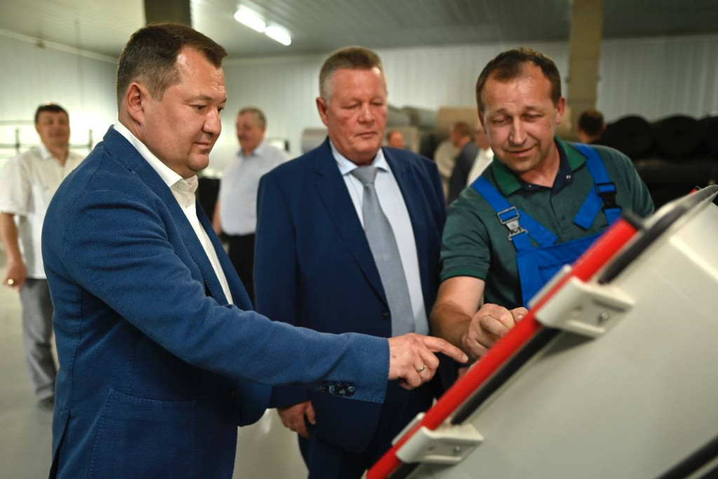 Максим Егоров открыл новые производственные линии на текстильно-швейной мануфактуре «Романов» в городе Рассказово