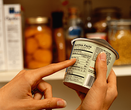 Диетолог объяснила, как правильно читать этикетки продуктов, если вы хотите похудеть