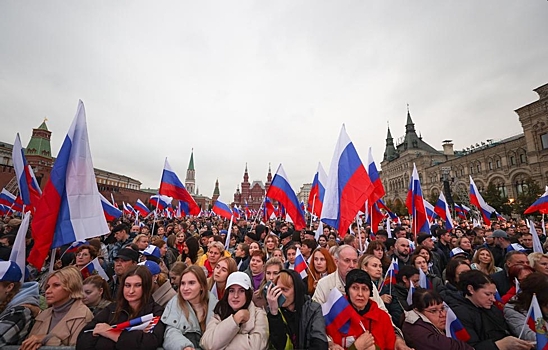 В митинге-концерте на Красной площади приняли участие 180 тыс. человек