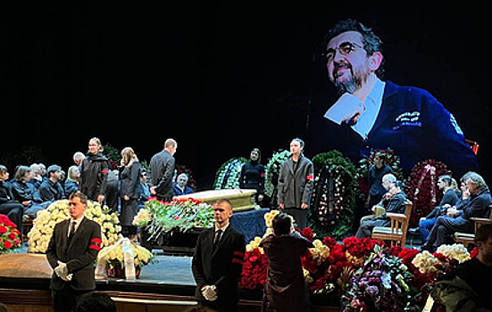 В театре МХТ имени Чехова простились с Игорем Золотовицким